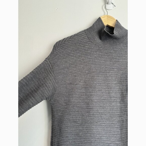 Theory Noble Gray Wool Ribbed Mock Neck Sweater Men’s Size Large Quiet Luxury - Picture 5 of 10